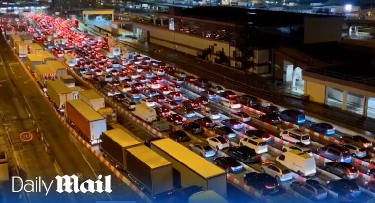 Port of Dover rammed with queues overnight as Easter getaway begins