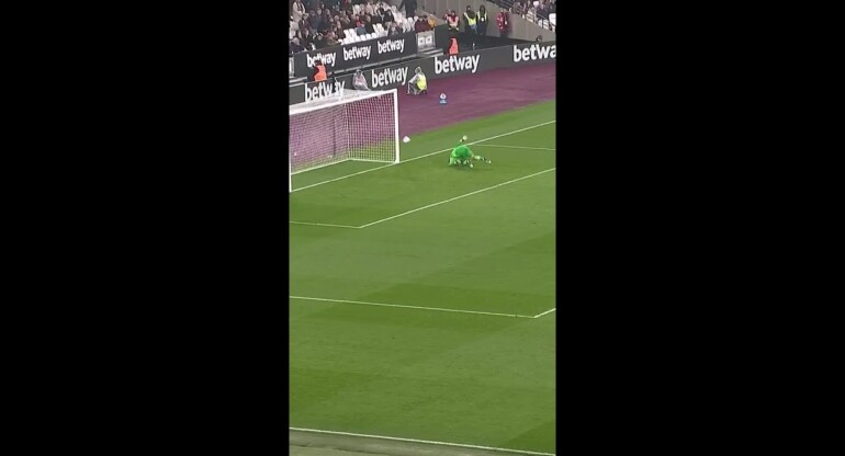 Spectacular from Fofana! 👏 #burnley #premierleague