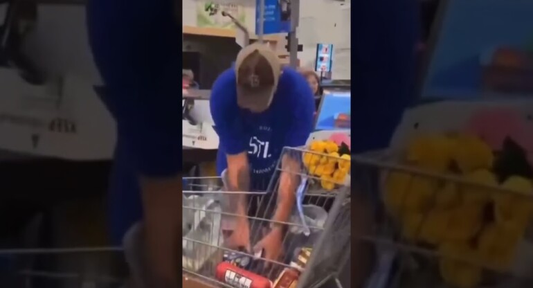 Moment man is FALSELY accused of stealing from Walmart self-checkout 😳