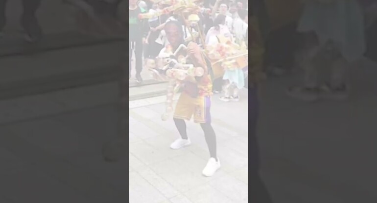 Comic convention attendee MOCKS Kobe Bryant fatal helicopter crash with costume